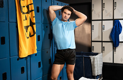 FAKE NUTS GYM FLASHER